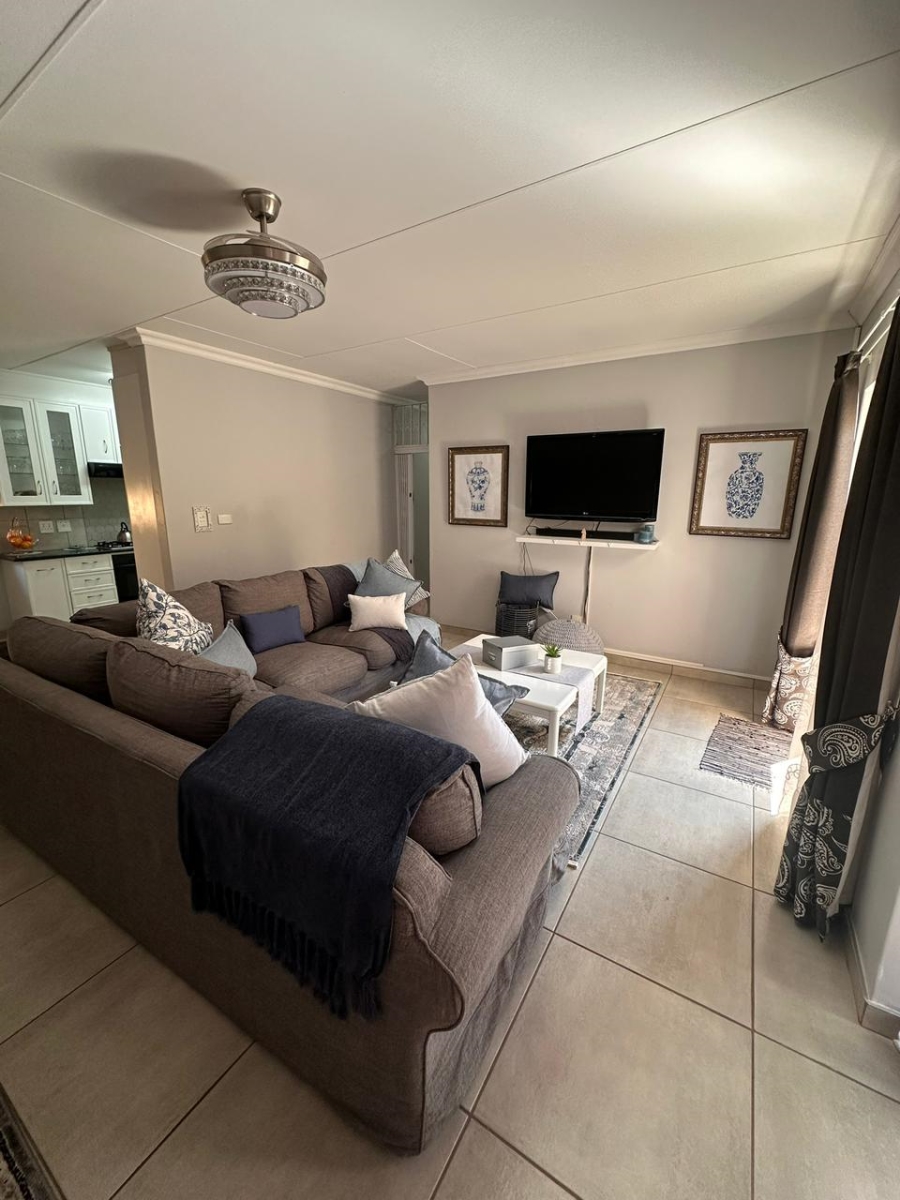 To Let 3 Bedroom Property for Rent in Flamwood North West